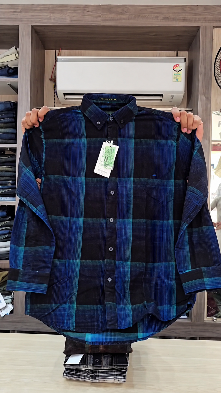 Stylish Casual Men’s Classic Checked Shirt - Image 2