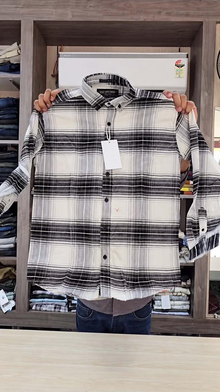Stylish Casual Men’s Classic Checked Shirt - Image 4